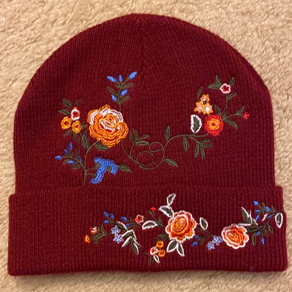 LAST CHANCE NWOT floral embroidered beanie